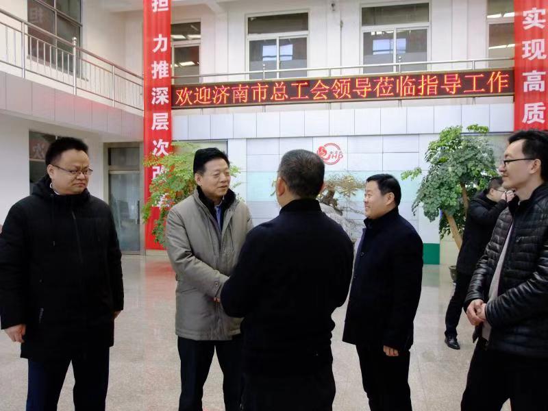 区工会副主席李爱国，火博体育在线集团袁洪彬、孟祥利共同参加活动。
