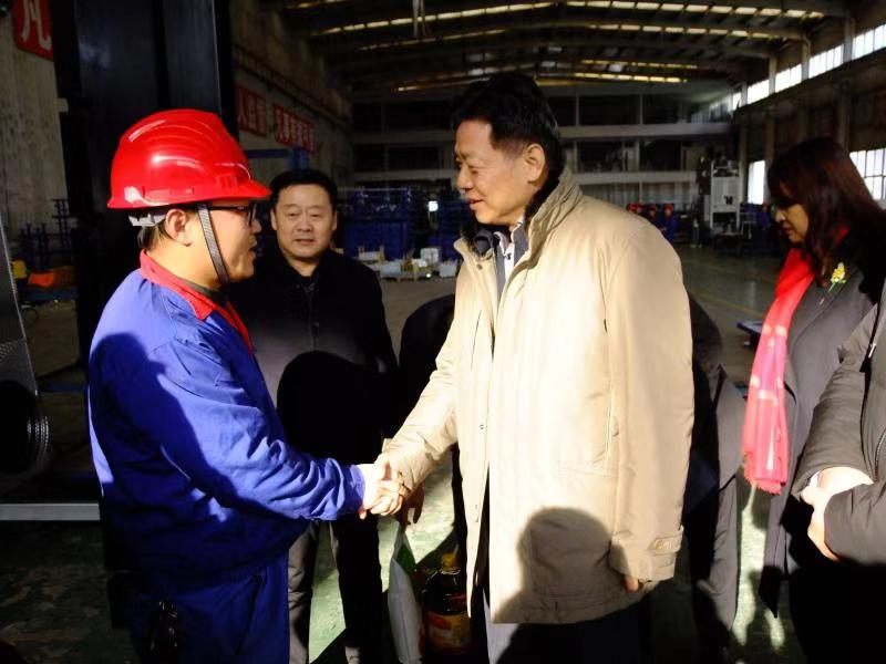 济南市总工会常务副主席傅金峰到火博体育在线集团走访慰问