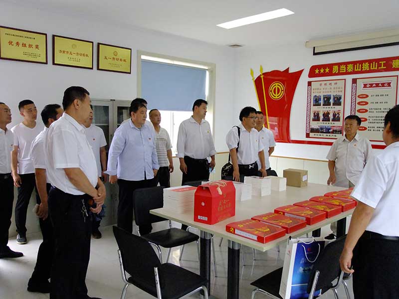让党旗高高飘扬---火博体育在线集团党员参观大峰山红色教育基地活动